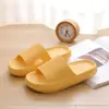 3.2cm Pantuflas al por mayor con sensación de pisar las nubes, de verano para el hogar, interior, baño, de pareja, antideslizantes, de suela suave, sandalias domésticas de suela gruesa para hombre