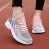 Zapatos de Mujer Talla Grande Estilo Primavera y Otoño 2026 Nuevos 4143 Pies Anchos Pies Gruesos Malla Zapatos Deportivos para Mujer Correr Amortiguación Ligero para Mujer