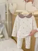 8060 Conjunto de Pijama de Otoño para Niñas 26 Nuevo Estilo Cuello de Muñeca Infantil Lycra Algodón Ropa de Casa con Estampado de Dibujos Animados