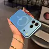 Funda de Teléfono Móvil sin Marco Adecuada para Iphone17Promax con Disipación de Calor y Succión Magnética, Cubierta Transpirable de Panal Anticaídas para Apple 16 y 15