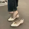 Zapatos rosas Chuyuji de punta estilo francés combinados con una falda, zapatos de mujer para primavera/verano 2026, elegantes y adecuados para ir al trabajo, con tacones gruesos y diseño semiabierto