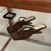 Primeiro Encontro Temporada 2026 Novo Estilo de Verão Sandálias Abertas Estilo Coreano Decoradas com Strass para Mulheres, Adequadas para Uso ao Ar Livre, com Salto Anabela e Dedos Abertos