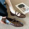 Zapatos Mary Jane Nuevos de Otoño 2026 Retro Marrones de Punta Cuadrada con Doble Hebilla de Cuero Suave Tacón Grueso Planos Bajos Estilo Francés Zapatos Individuales