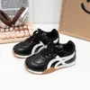 Zapatos para niñas 2026 otoño nuevo zapatillas deportivas infantiles casuales ligeras para niñas moda rojo zapatos de entrenamiento alemanes
