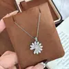 Collar de Margarita Brillante Incrustado con Circonita de Xiaohongshu Más Vendido para Mujer, Cadena de Clavícula de Girasol Elegante y de Alta Gama con Diamantes Completos