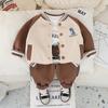 Conjunto de Baseball com Dinossauro para Meninos 2025 Primavera e Outono Novas Roupas de Bebê Conjunto de Três Peças de Manga Longa da Moda para Bebês e Crianças Tendência
