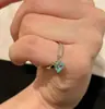 Pingente brilhante em forma de coração pequeno na cor Paraíba, corrente de clavícula simples, fresca e versátil para o verão, para mulheres