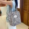 Bolso de Hombro Estilo Coreano de Pana con Estampado de Leopardo Gran Capacidad Bolso de Lona Portátil para Dama Estilo Literario Bolso Versátil Casual para Viaje