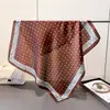 Pañuelo Cuadrado Estilo Lunares Seda Artificial Chal Bufanda Versátil para Cuello Bufanda de Cuello de Gama Alta Pañuelo para la Cabeza Pañuelo de Seda Bufanda para Mujeres