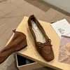 Zapatos de moda 20264cm con lazo, nuevo estilo versátil para ir al trabajo, punta cuadrada con elevación interna, elegancia retro francesa
