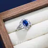 Anillo de Moda Europeo y Americano de Alta Gama con Rubí y Zafiro Sintéticos Estilo Palacio de Lujo Ligero Retro Anillo Ajustable de Piedras Preciosas de Colores Circonita para Mujer