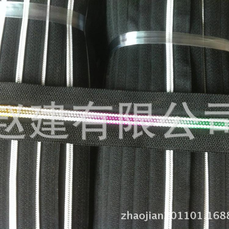 2312883858_1747809511