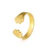 Anillo de lujo ligero con diseño de nicho al por mayor de fábrica, anillo de acero inoxidable de alta calidad para pareja con relieve abierto a la moda para mujer