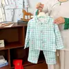 Conjunto de Lã e Seda para Casa Infantil para Primavera e Outono, Pijama Cardigã com Gola Reversível para Meninos e Meninas com Estampa de Desenho Animado e Mangas Longas
