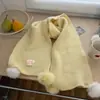 Bufanda Pompones Rosa Dulce Linda Estilo Japonés Reductora de Edad para Mujer Otoño e Invierno Atmósfera Coreana Calentador de Cuello Suave Cálido Color Sólido