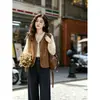 Tiro real chaleco retro color caramelo cuello en V 2026 Otoño nuevo versátil gamuza felpa con capas sin mangas chaqueta corta para mujer