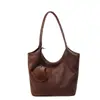 Bolsa de balde em camurça fosca para outono e inverno para mulheres, nova bolsa de ombro/axila retrô de nicho 2025, bolsa transversal para o dia a dia