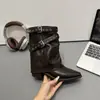 Botas de jinete con remaches estilo chica picante coreana para mujer, nueva colección otoño 2026, tacón grueso, hebilla de cinturón, botas de media pantorrilla, botines de moda