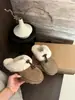 Botas de Neve de Lã de Cordeiro com Forro de Fleece Calçados 2026 Sapatos Preguiçosos Casuais Sapatos Peludos Chinelos de Solado Grosso Novos Sapatos de Algodão de Inverno para Exterior