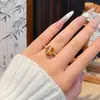 Anel de açúcar quadrado de zircônia de temperamento de luxo leve para mulheres 2026 novo design simples de nicho anel de dedo anel de dedo da moda