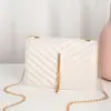 Bolsa Envelope Popular Yangshulin Woc Transfronteiriça Couro Genuíno Pequena Quadrada Fashion Versátil Ombro Cruzada Corrente em V Bolsa Feminina