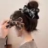 Clip de Bola de Peluche de Alta Gama para Otoño e Invierno Clip Fijo para Cola de Caballo Alta Tocado Nuevo Pasador Accesorios Versátiles para el Cabello para Mujer