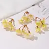 Flores Artificiales con 4 Ramas, Flores de Cerezo, Crisantemos, Decoración de Pared de Flores para Bodas, Accesorios para el Cabello Estilo Bosque DIY, Coronas de Flores, Accesorios de Decoración de Flores para Pasadores
