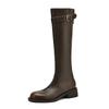 Botas de cavaleiro de couro de vaca longa e reta 2024 outono/inverno cabeça redonda fivela de cinto de salto médio grosso botas altas de couro marrom para mulheres