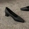 Novidade Outono 2026, Sapatos Profissionais de Boca Rasa para Trabalho Feminino, Salto Médio, Couro Completo por Dentro e por Fora, Bico Fino, Salto Bloco, Sapatos Simples para o Dia a Dia