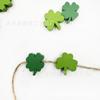 Venta al por mayor Festival Irlandés Trébol trébol de cuatro hojas 20 mm cuentas de madera adornos decorativos coloridos hechos a mano accesorios de joyería