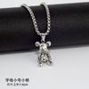 Collar de acero de titanio con forma de oso móvil para hombre y mujer, estilo hip-hop, con personalidad, cadena de suéter con dibujos animados, colgante al por mayor