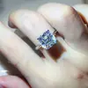 Anillo de Moissanita Color D Ceniza Clásico Anillo de Diamante Plateado Chapado en Oro que Conserva el Color para Mujer Nuevo Anillo de Venta Caliente Transfronteriza Europea y Americana