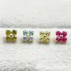 Pendientes de aleación de titanio ASTMF-13 flor de cuatro pétalos de circonita ultra brillante dorados Perforación de labio de circonita con rosca interna de titanio G23