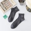 Nuevos calcetines de hombre para primavera y verano 2025 bordado de letras casual algodón color liso calcetines hombre