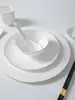 Louça de Mesa de Hotel em Porcelana Fina com Borda Dourada, Tigelas, Pratos e Colheres de Cerâmica para Uso em Clubes, Logotipo Personalizável