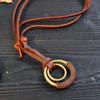 Colar decorativo de corrente para suéter com pingente de liga de corda de couro de vaca vintage, criativo, feito à mão, com pingente de anel duplo, fabricantes, atacado