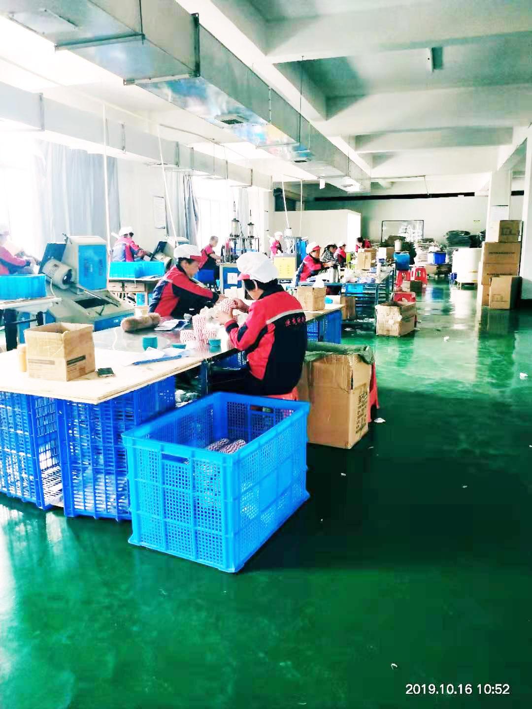 蛋糕杯生产车间