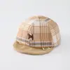 Al por mayor Otoño 2026 Lana Cálida Gorra de Pato para Bebé Estilo Coreano Serie a Cuadros para Niños y Niñas Sombrero de Ala Suave de Moda para Bebé