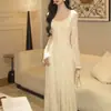 Vestido Largo de Punto con Estampado Paisley y Encaje de Yi Shi con Cuello Cuadrado, Puños Ligeramente Acampanados, Corte Ajustado
