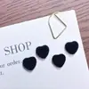 Nuevas Decoraciones de Arte de Uñas de Corazón de Terciopelo Versátiles de Color Sólido 3D Dulces Peluches Corazón de Melocotón Pinzas para el Pelo de Uñas Decoraciones de Resina