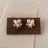 Estilo de Moda de Alta Gama con una Estética de Nicho, Diseño Nuevo Sencillo con Diamantes, Pendientes y Clavos Florales Pequeños Versátiles Minimalistas de Perla