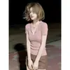 Camiseta Feminina Slim Fit com Decote V e Manga Curta Estilo Old Money, Novo Modelo Verão 2026, Camisa Polo de Tricô com Gola Reversível, Top Rosa