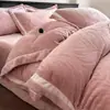 Juego de Cama de Felpa de Leche de Alta Calidad Juego de Cuatro Piezas Terciopelo Tallado Espesado Felpa de Doble Cara Sábana de Cama de Terciopelo Totalmente Mate Invierno Juego de Tres Piezas