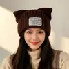 Novo Chapéu de Lã Tricotado com Aplicação de Renda e Orelhas de Gato para Mulheres, Chapéu Quente de Lã para Outono e Inverno, Gorro Versátil e Moderno para Afinar o Rosto