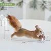 Pingente de Decoração de Árvore de Natal Poste de Escalada Boneco Esquilo Artificial de Espuma Enfeites de Desenho Animado de Mesa de Natal Layout de Cena