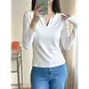 Camisa básica lisa de algodão 95% com decote V simples e mangas compridas para mulheres, adequada para primavera e outono, top T-shirt interno elegante e versátil, com corte justo
