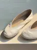 En stock~2026 nuevo estilo minimalista punta redonda blanco francés versátil plano sin cordones poco profundos zapatos de un solo color
