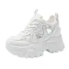 Zapatillas Chunky Blancas Casuales Transpirables de Malla con Interior Elevador para Mujer, Nuevo Verano 2026, Suela Gruesa Hueca