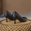 9877-1 Sapatos de Salto Alto para Mulheres 2024 Novo Estilo Francês Confortáveis Bico Fino Sapatos Profissionais para Trabalho Elegantes Pretos Sapatos de Salto Único