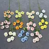 Flores de rosa artificiales de nuevo estilo, tipo flip-flap con borde rizado, para decoración de habitaciones de boda, arreglos de lugares de boda, paisajismo de centros comerciales y decoraciones de escaparates